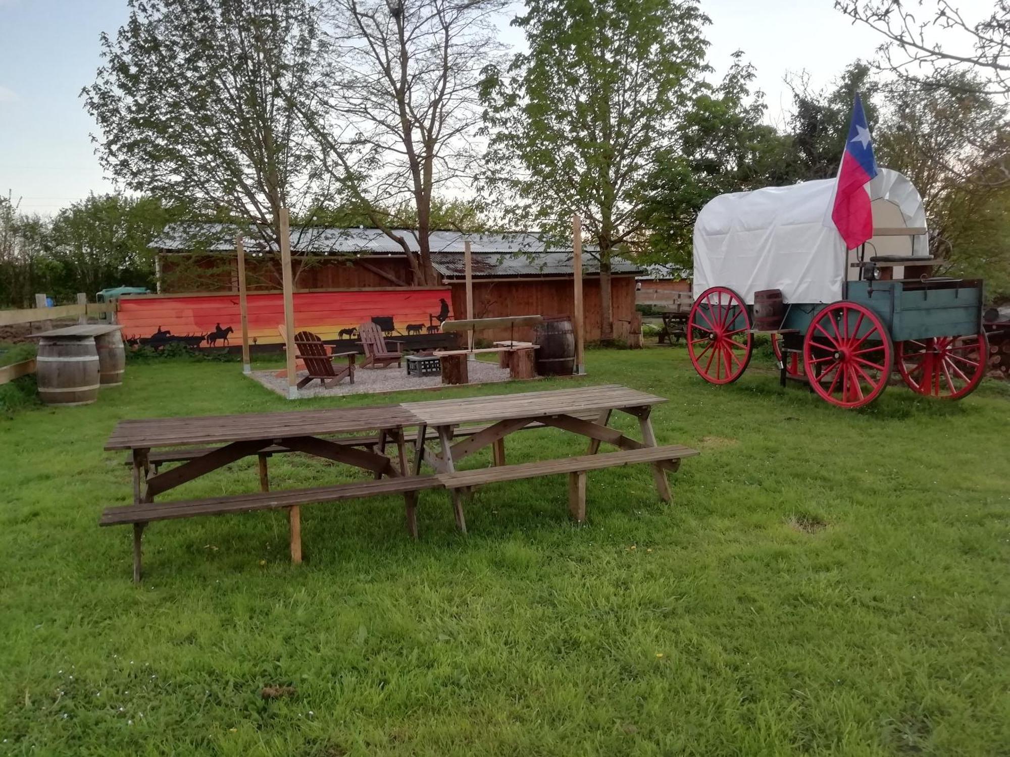 La Valise A Cheval Bed and Breakfast Mezieres-sur-Ponthouin Eksteriør billede
